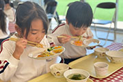 [グループCSR]全国の幼稚園・保育園で食育イベント「かいじゅうステップ SDGs大作戦 みらいの給食週間」を開催しました。